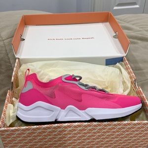 Brand new never worn, too big for me